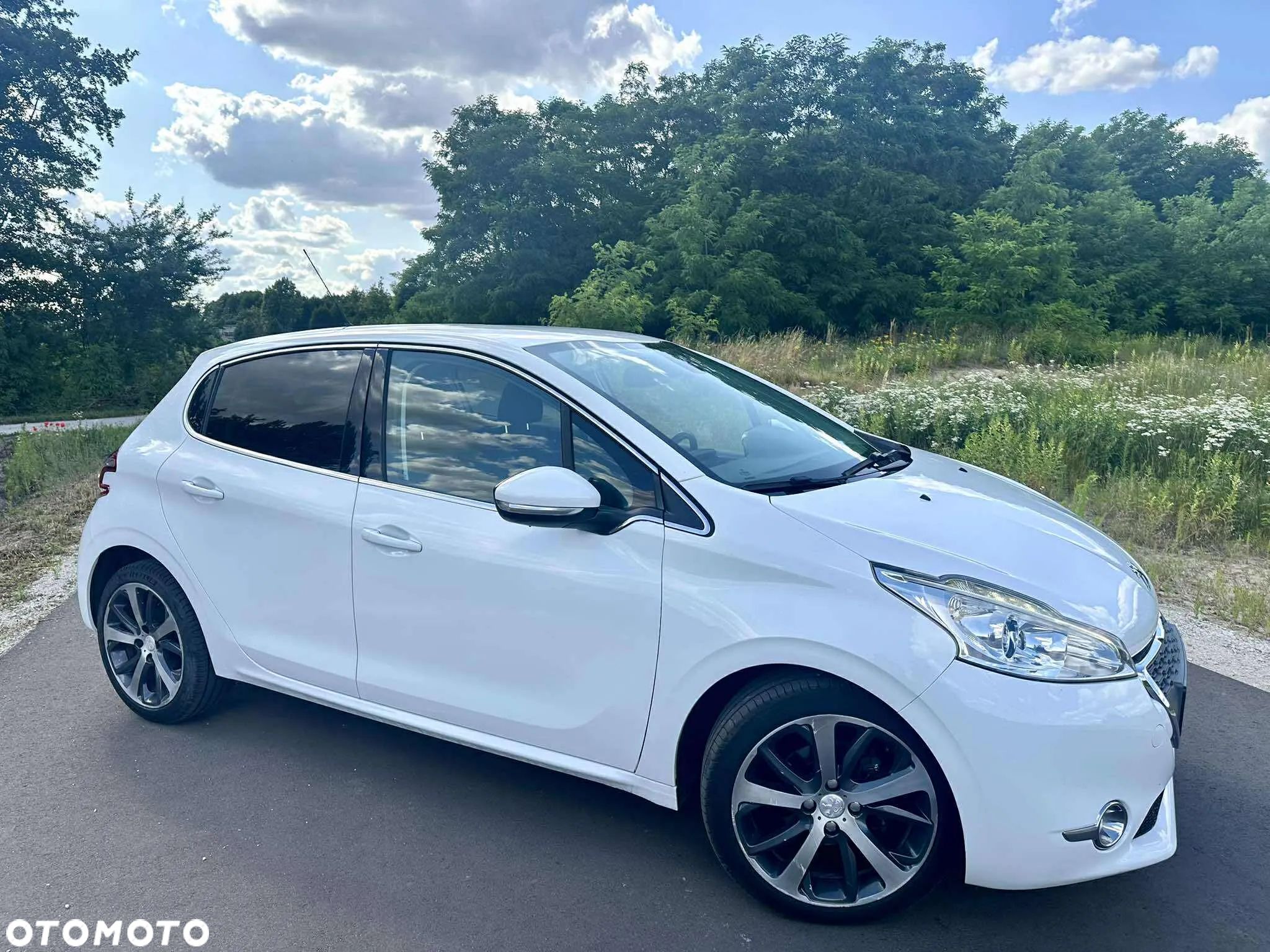 Peugeot 208 - 1