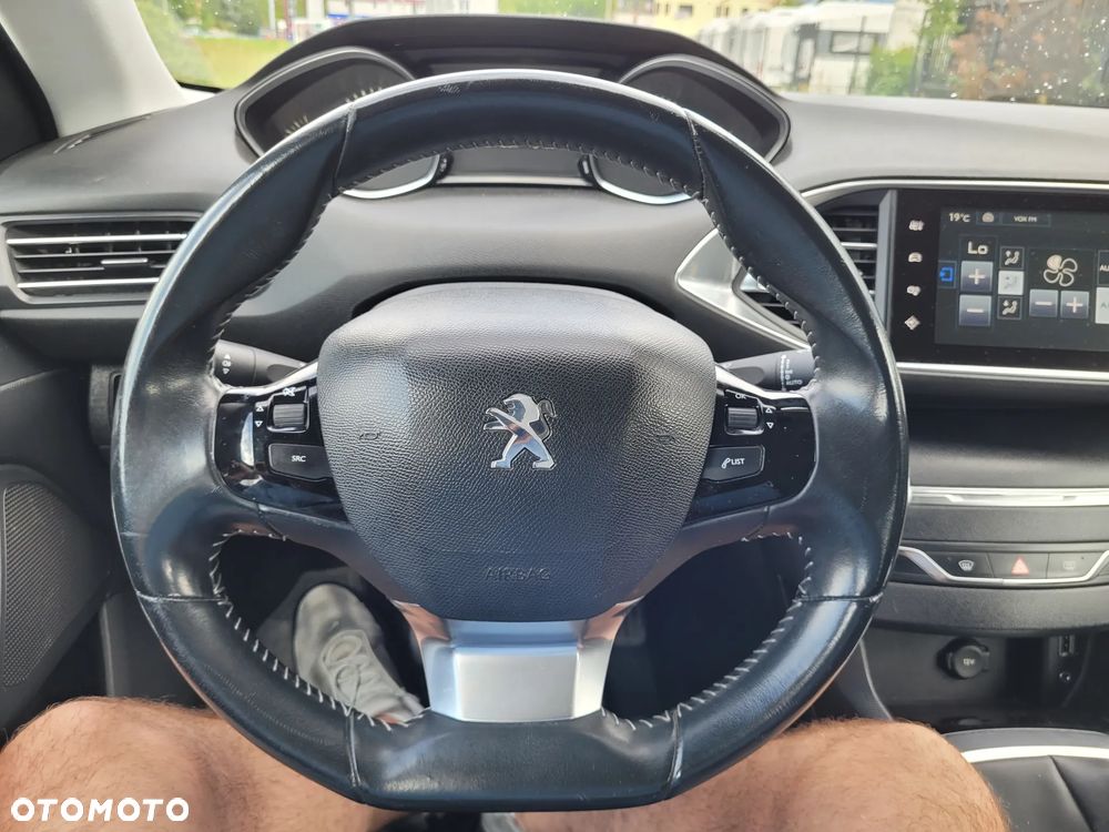 Peugeot 308 1.2 PureTech Allure S&S - 20