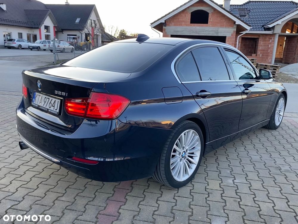 BMW Seria 3 328i Luxury Line - 4