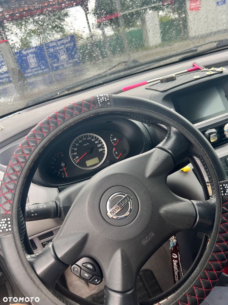 Nissan Almera Tino - 8