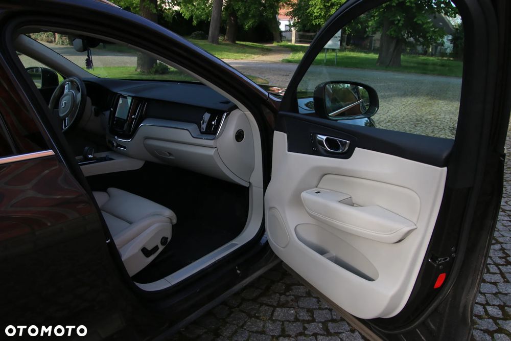 Volvo XC 60 B4 D Plus Bright - 25