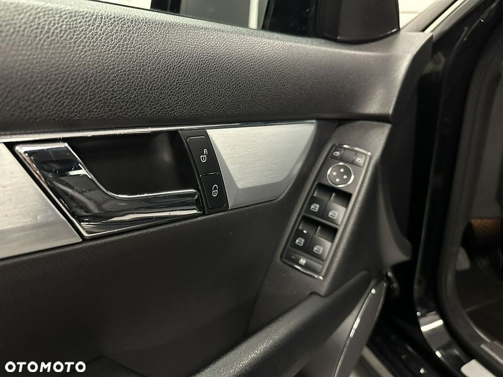 Mercedes-Benz Klasa C 200 7G-TRONIC Avantgarde Edition - 18