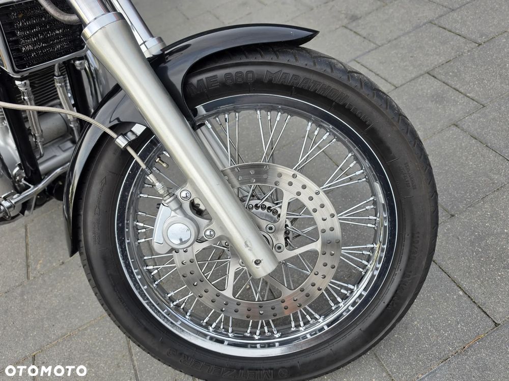 Suzuki Intruder - 11