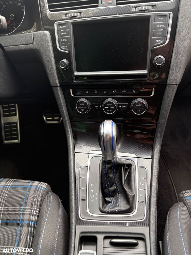 Volkswagen Golf - 18