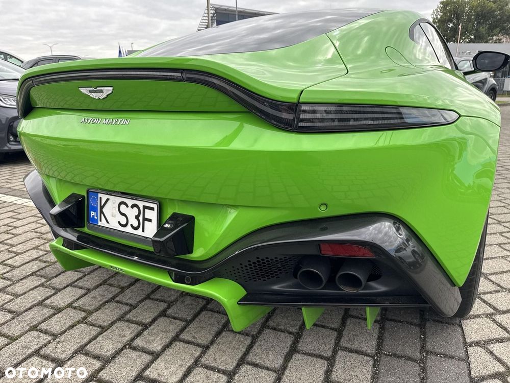 Aston Martin V8 - 11