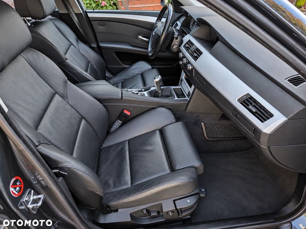 BMW Seria 5 525d - 25