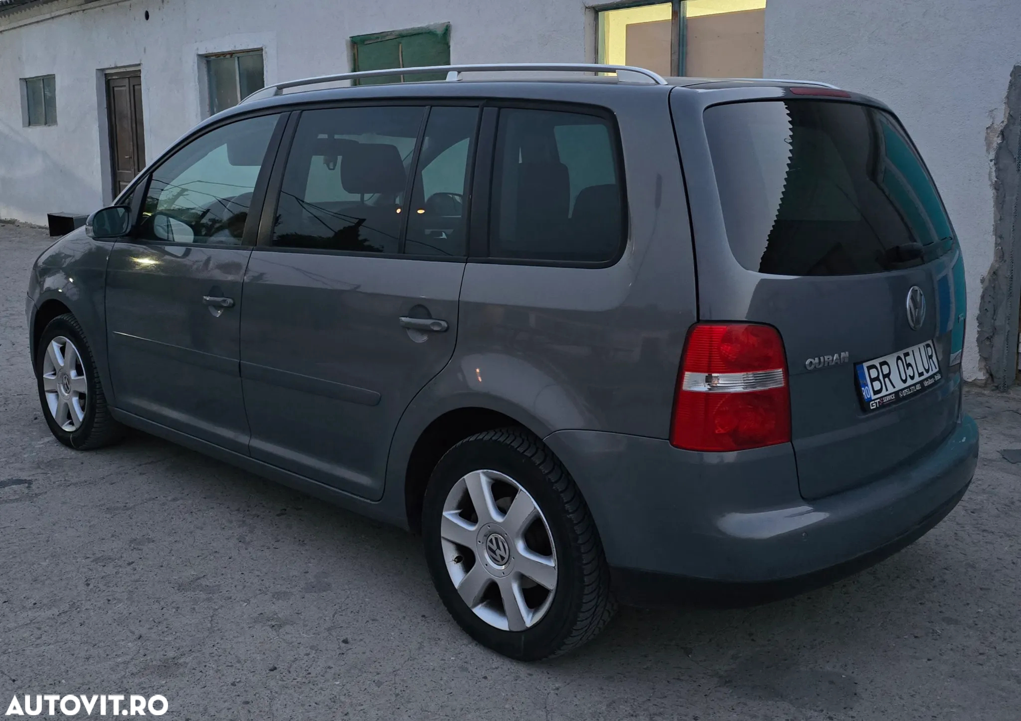 Volkswagen Touran 1.9TDI Highline DSG - 2