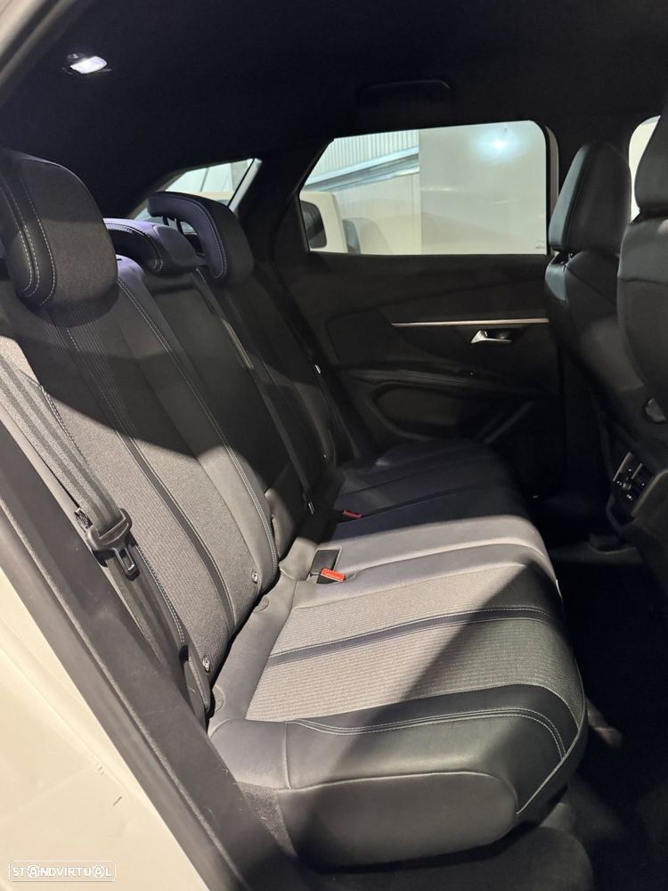 Peugeot 3008 1.5 BlueHDi Allure Pack EAT8 - 29