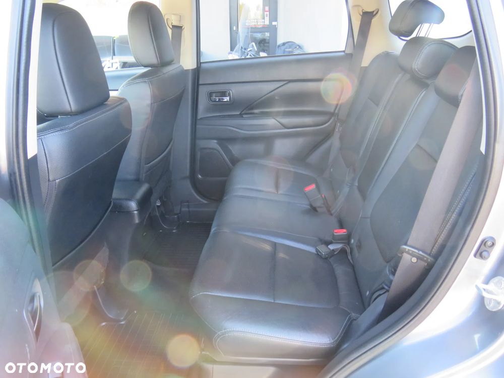 Mitsubishi Outlander 2.2 DI-D 4WD Diamant Edition - 28