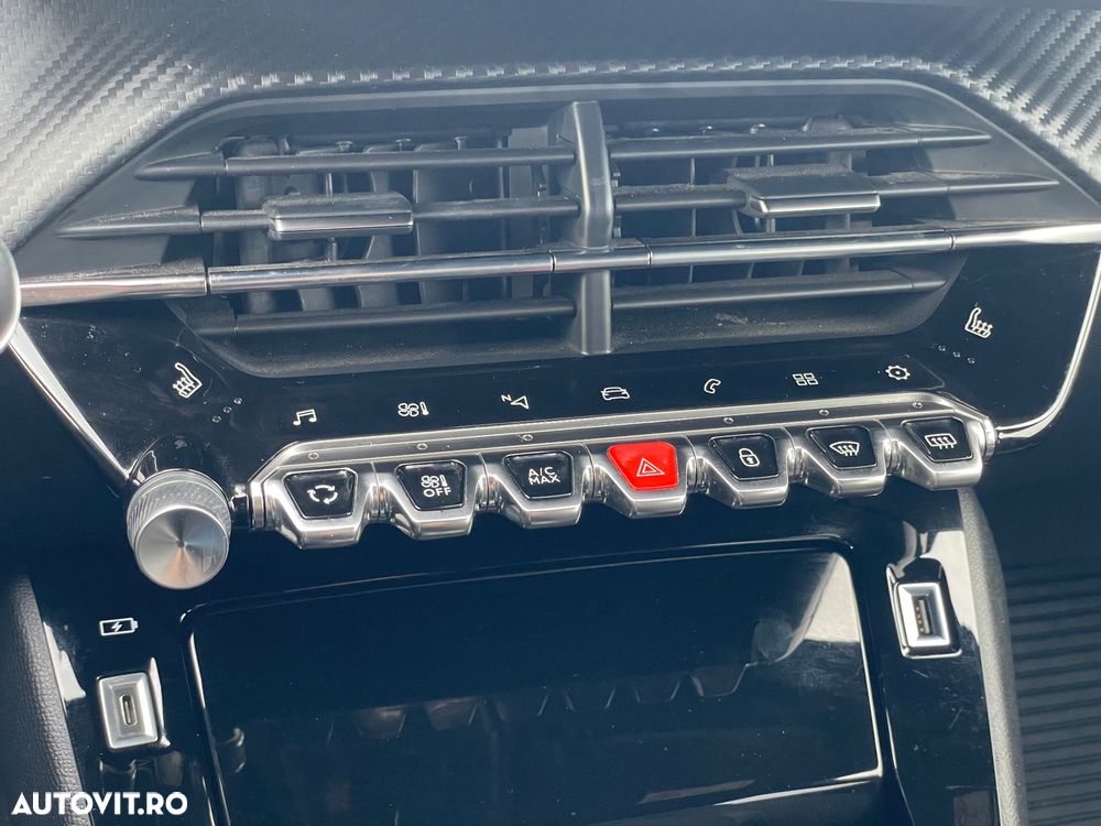 Peugeot 208 1.2 L PureTech STT EAT8 GT Line - 17