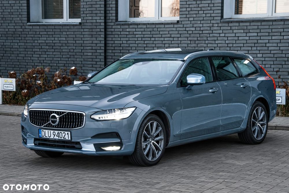 Volvo V90 Cross Country - 1