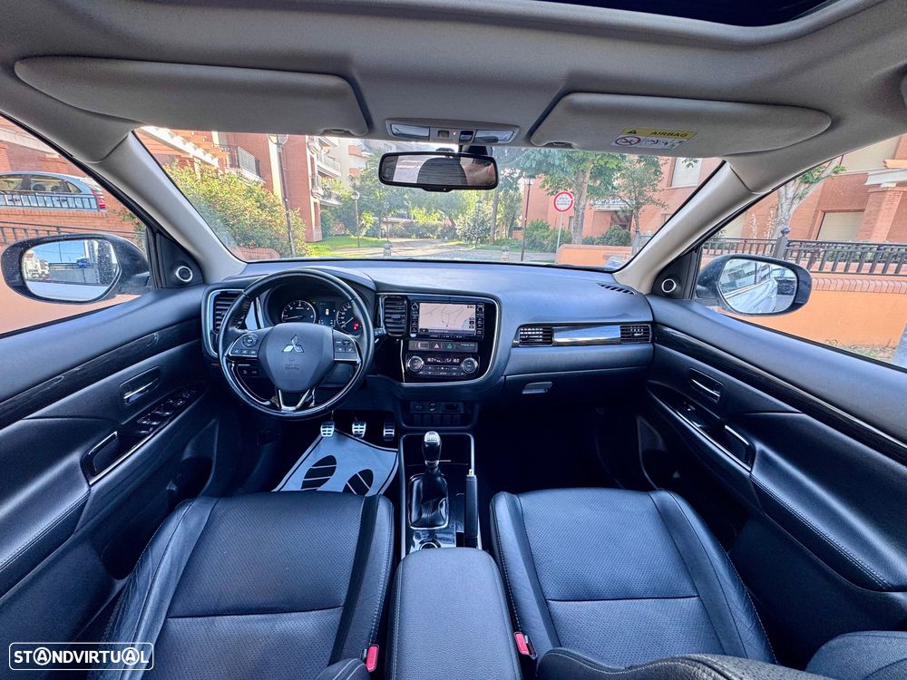 Mitsubishi Outlander 2.2 DI-D Instyle Navi Black Edition - 17