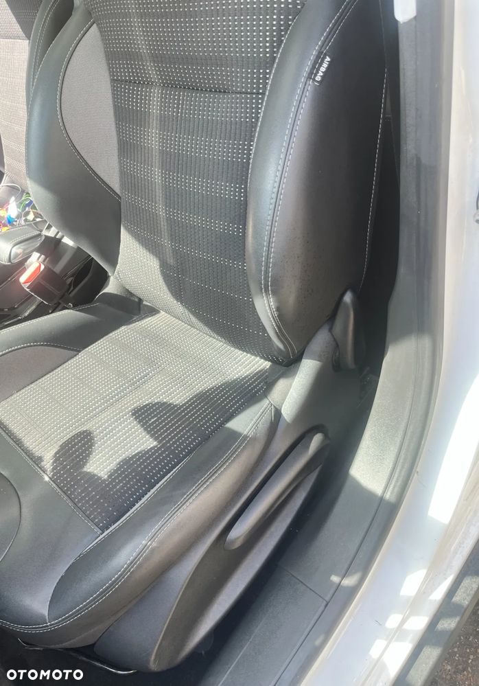 Peugeot 2008 1.2 Pure Tech Allure S&S - 14