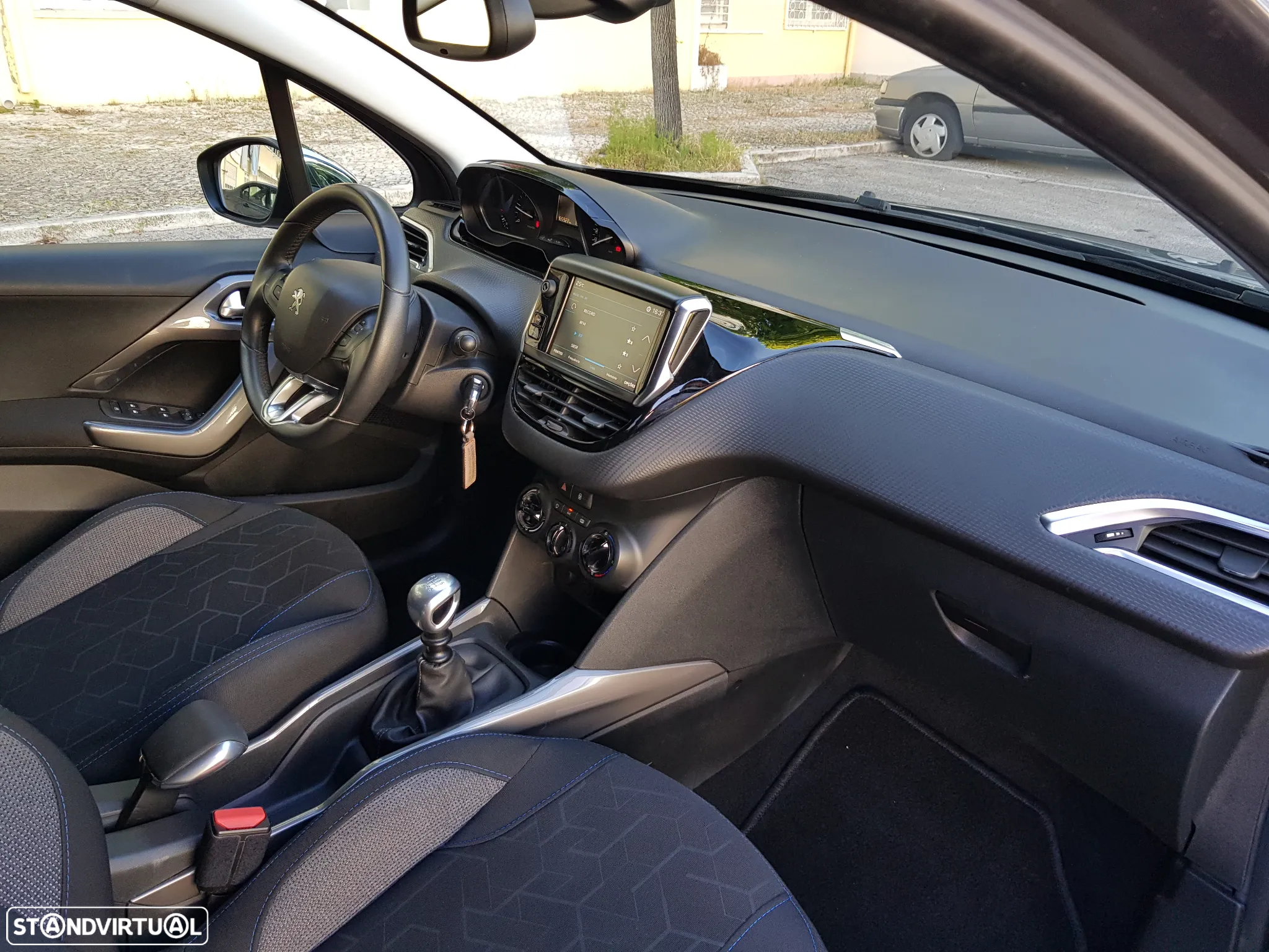 Peugeot 2008 1.5 BlueHDi Style - 35