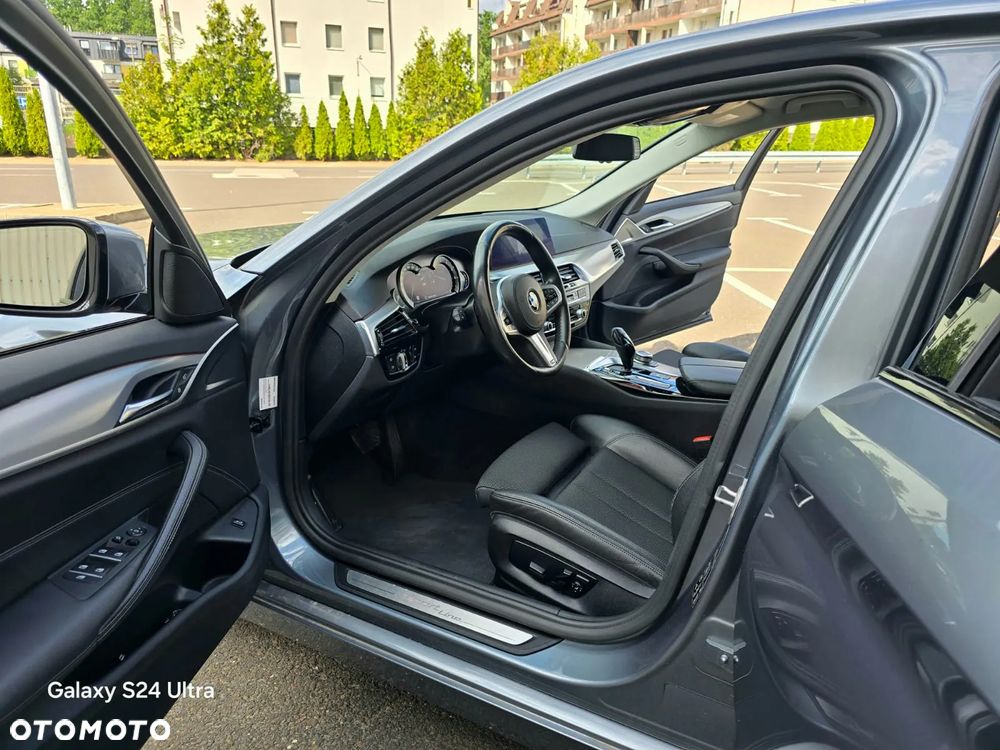 BMW Seria 5 530i xDrive Luxury Line sport - 13