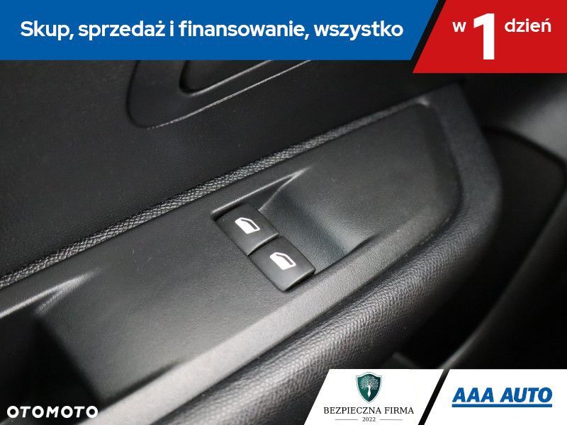 Peugeot 208 - 18