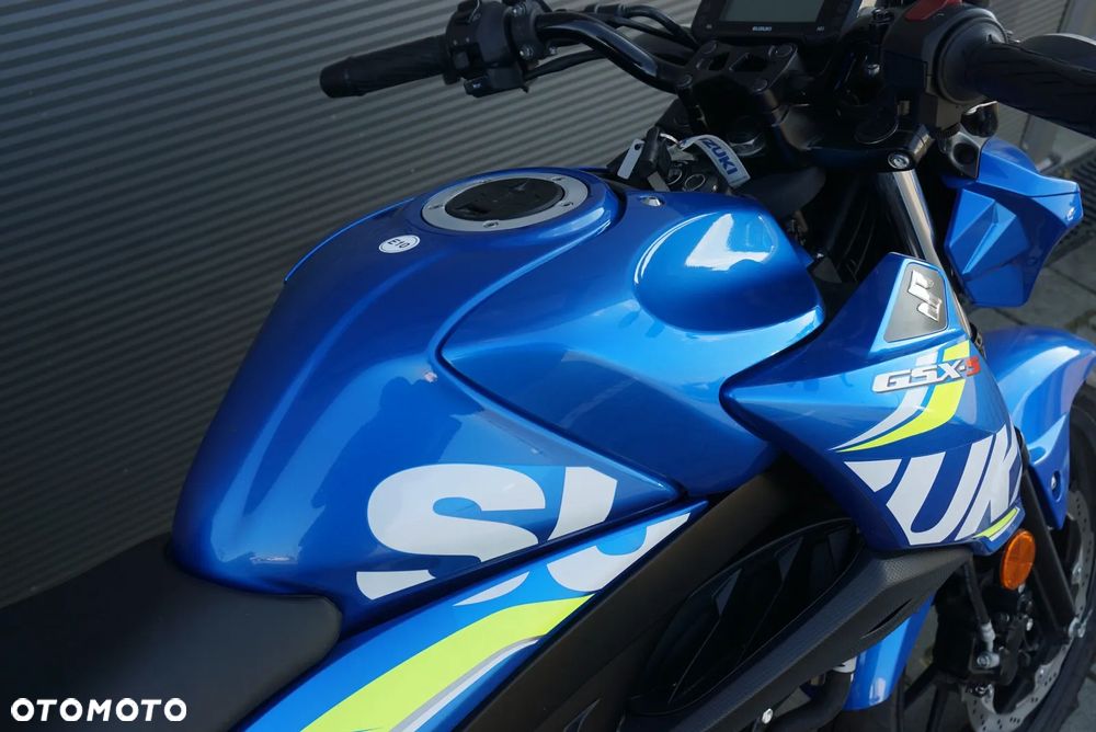 Suzuki GSX - 15