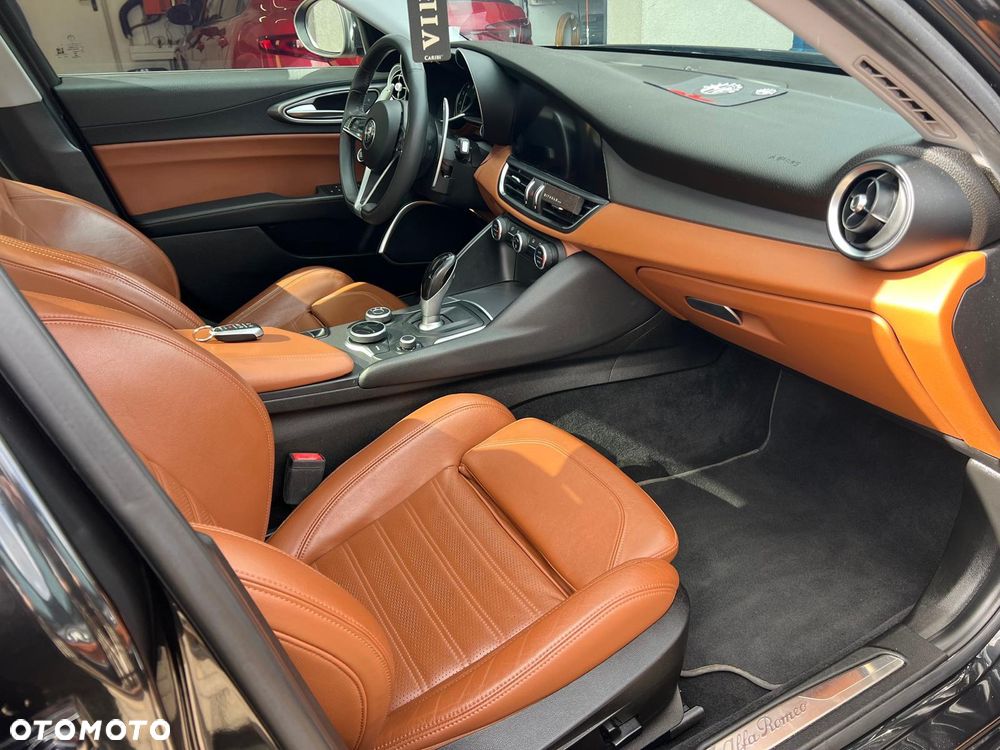 Alfa Romeo Giulia 2.0 Turbo 16V AT8-Q4 Veloce - 23