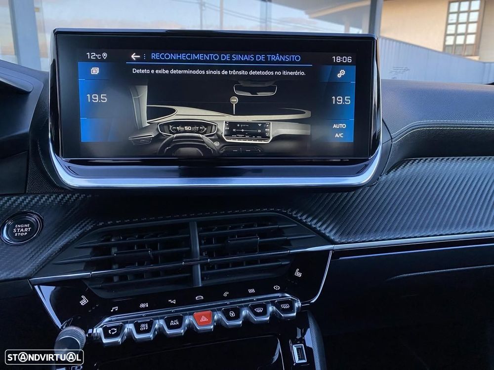 Peugeot 2008 1.2 PureTech GT EAT8 - 31