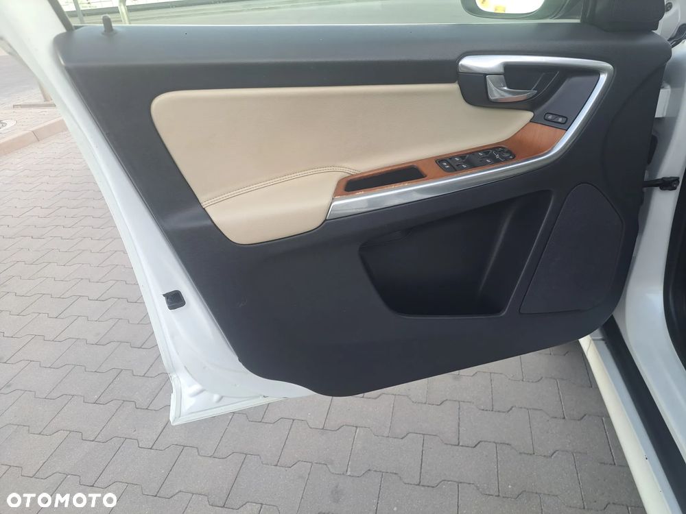 Volvo XC 60 T6 AWD Geartronic Summum - 8