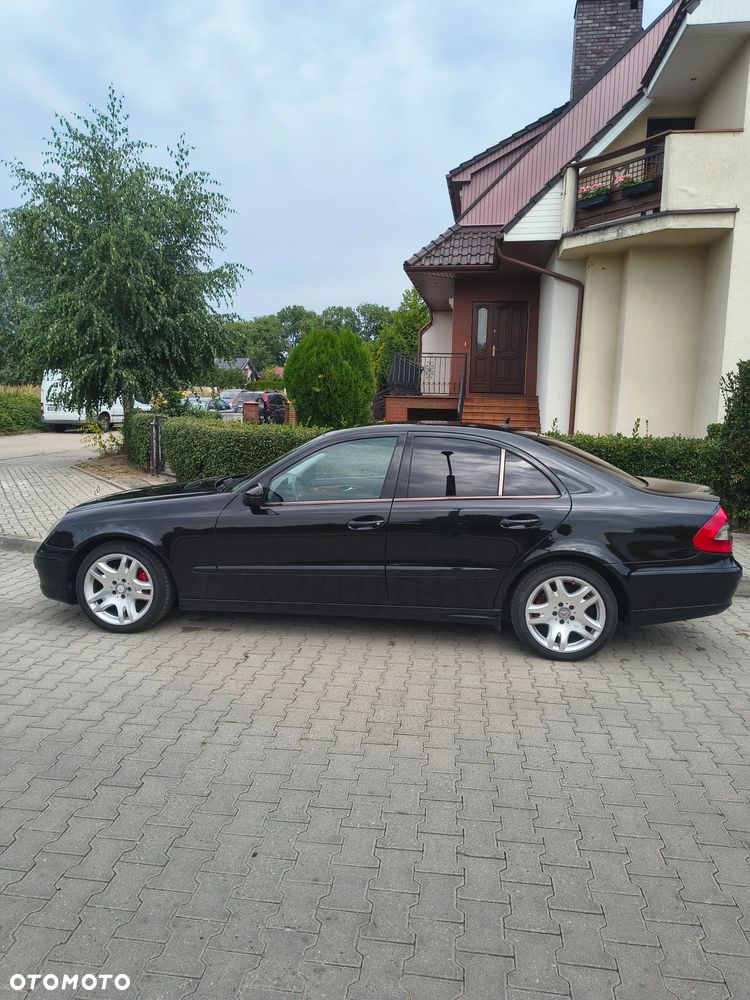 Mercedes-Benz E-Class 2006 photo 2