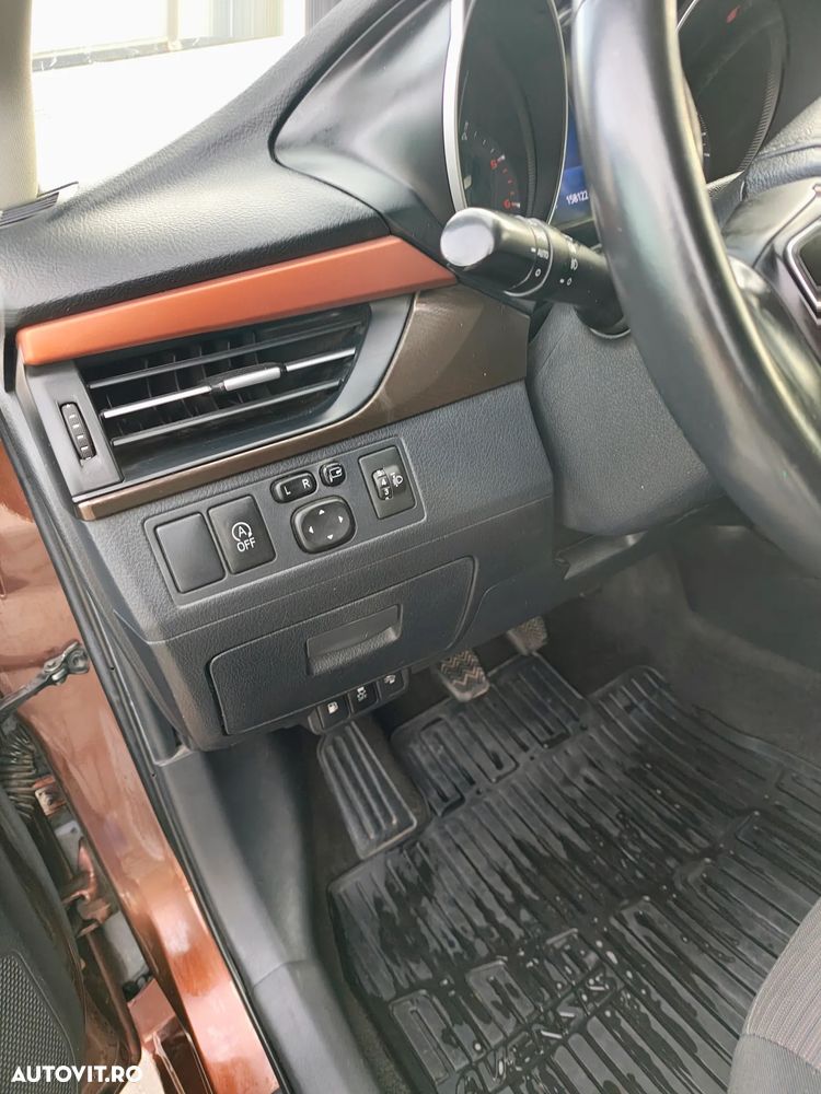 Toyota Avensis 2.0 D-4D Executive Terracotta - 38