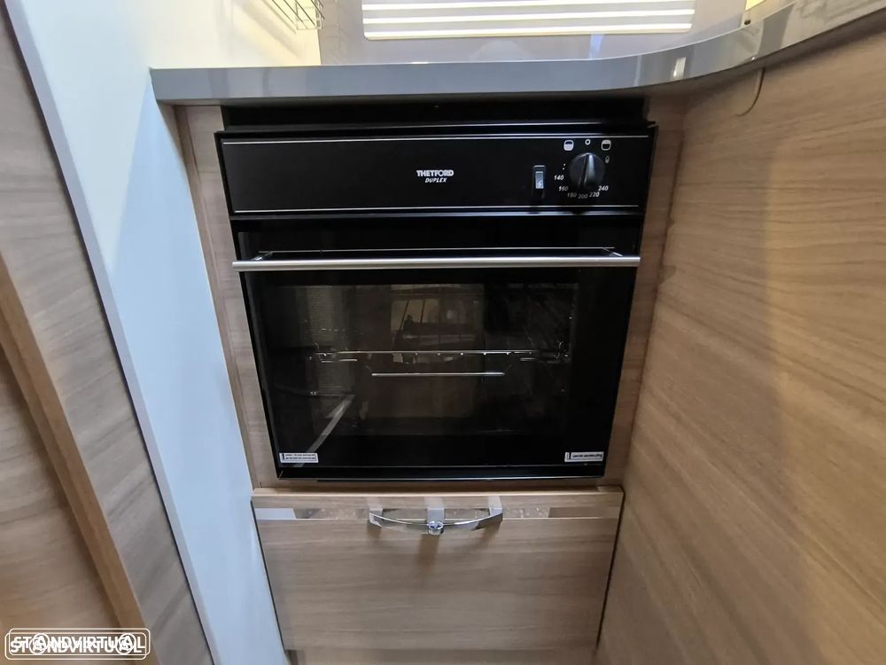 Adria Matrix M670SC 50 Anos 5lugares Cama central e basculante - 21