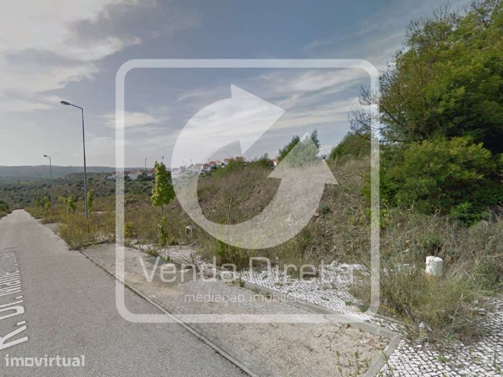Conjunto de 24 lotes de terreno para 151 fogos dos quais 4 são para...