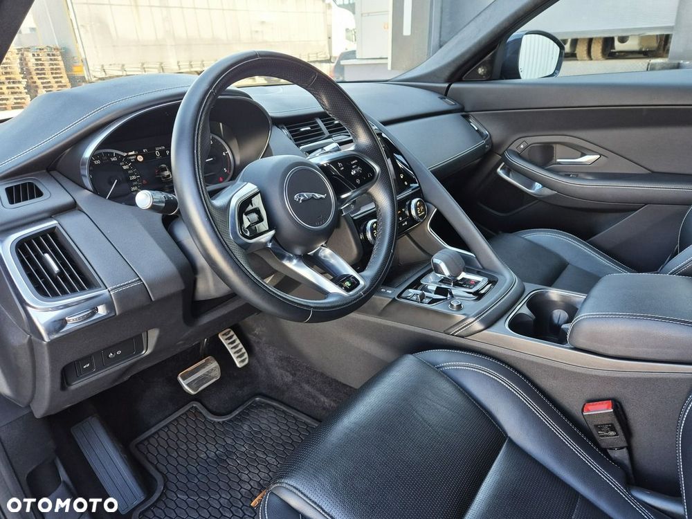 Jaguar E-Pace - 16