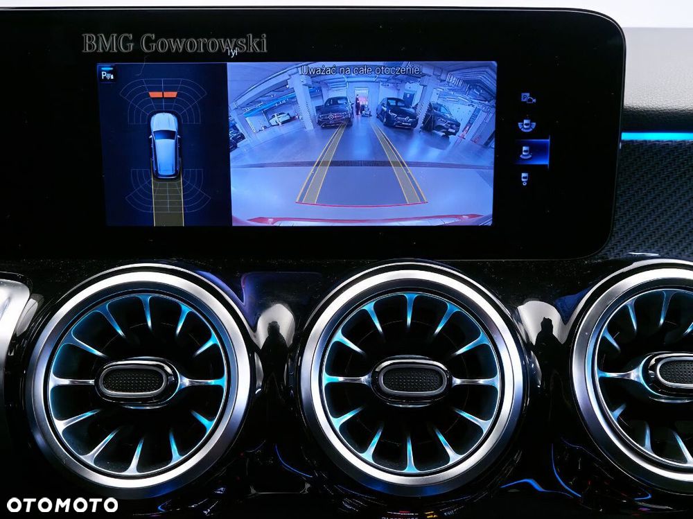 Mercedes-Benz GLB - 11