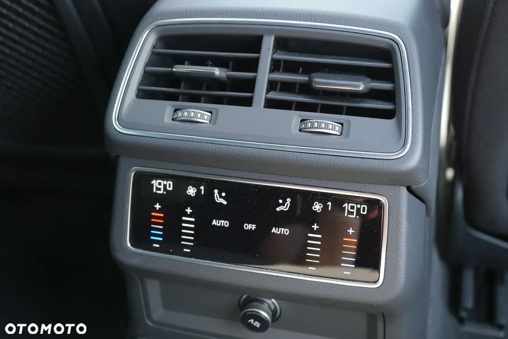 Audi A6 Avant 40 TDI quattro S tronic - 12