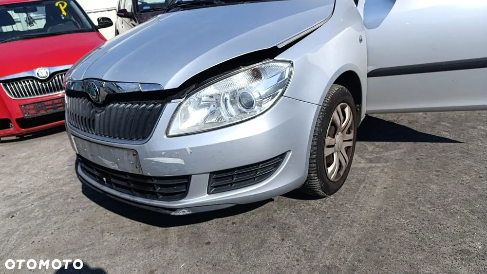 35486 skoda roomster fl na części 1.6 TDI CAYC 105 km skrzynia MZL lakier LA7W - 6