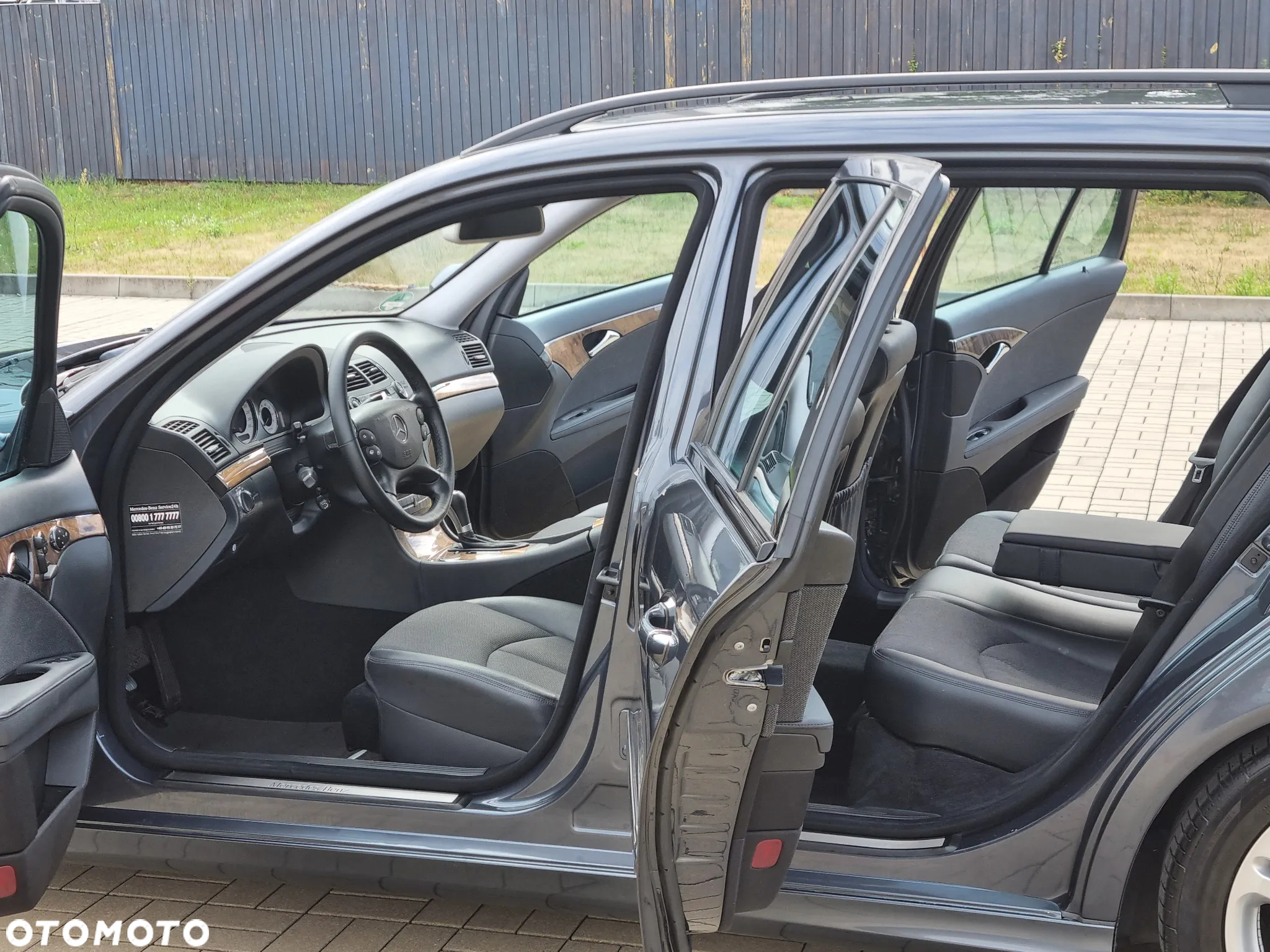 Mercedes-Benz Klasa E 200 T BlueEFFICIENCY 7G-TRONIC Avantgarde - 24