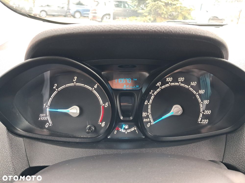 Ford Transit Courier - 14