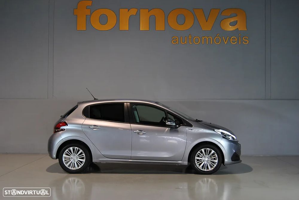 Peugeot 208 1.2 PureTech Signature - 5