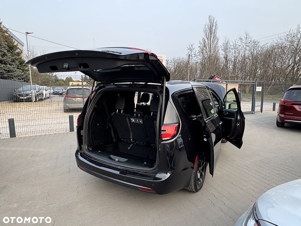 Chrysler Pacifica - 10