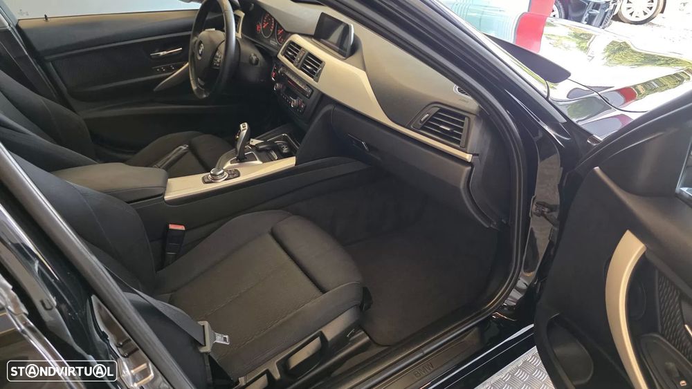 BMW 318 d Touring Aut. Sport Line - 59