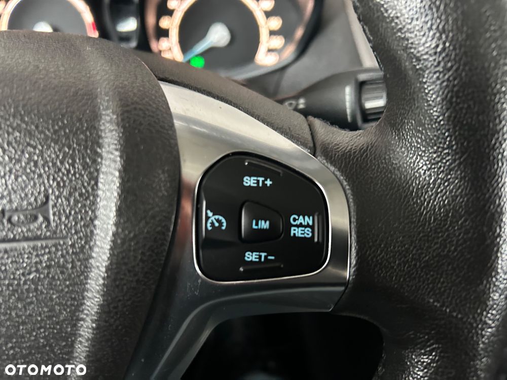 Ford Tourneo Courier 1.0 EcoBoost S&S Ambiente - 36
