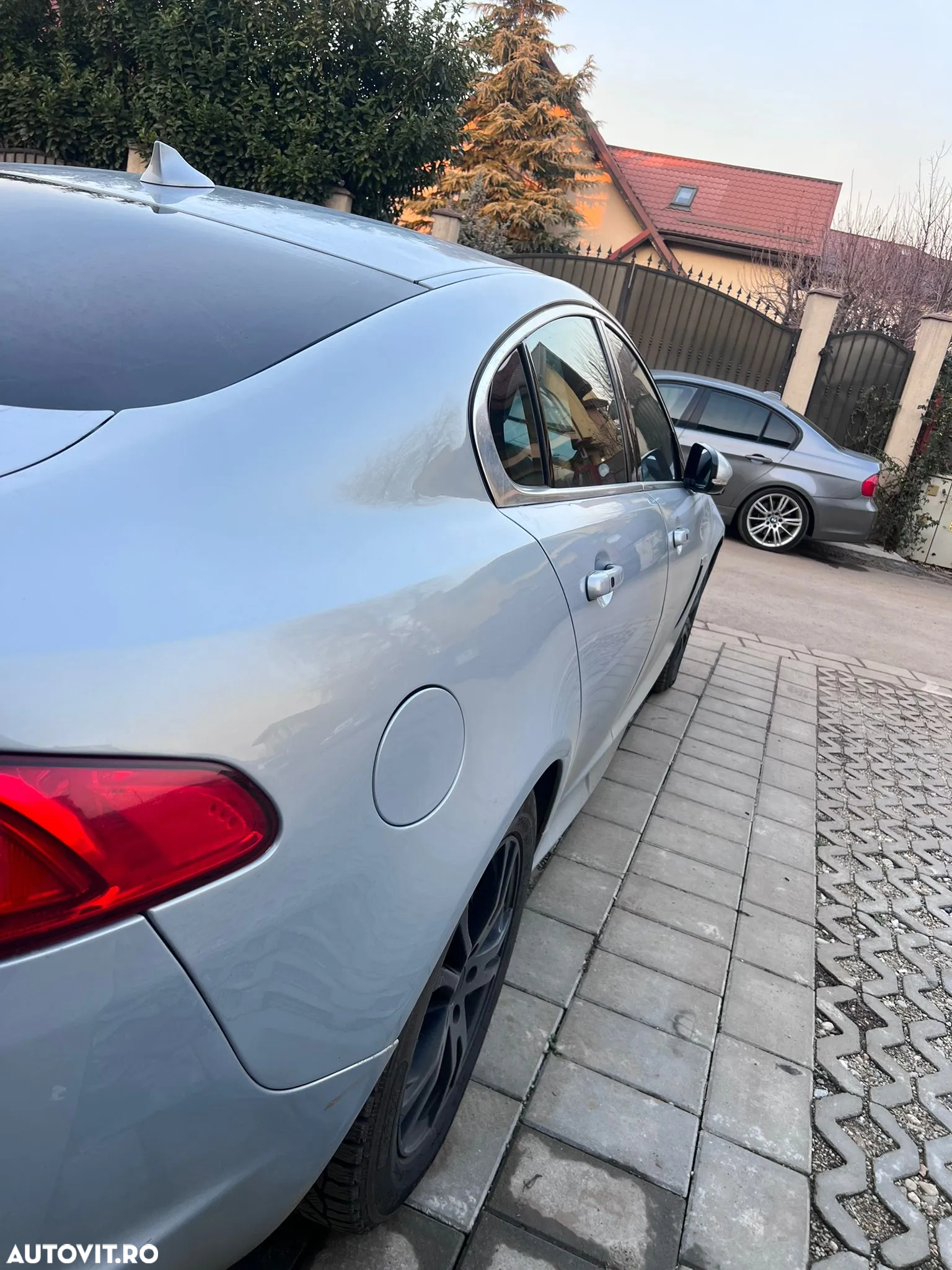 Jaguar XF - 4