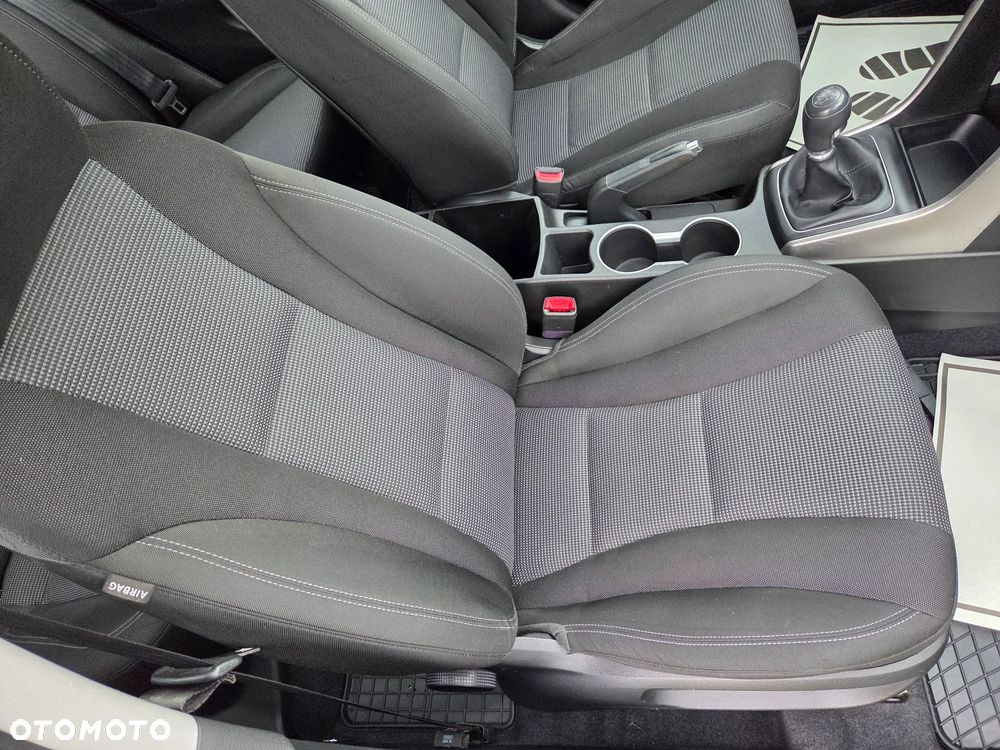 Hyundai i30 blue 1.6 CRDi Trend - 9