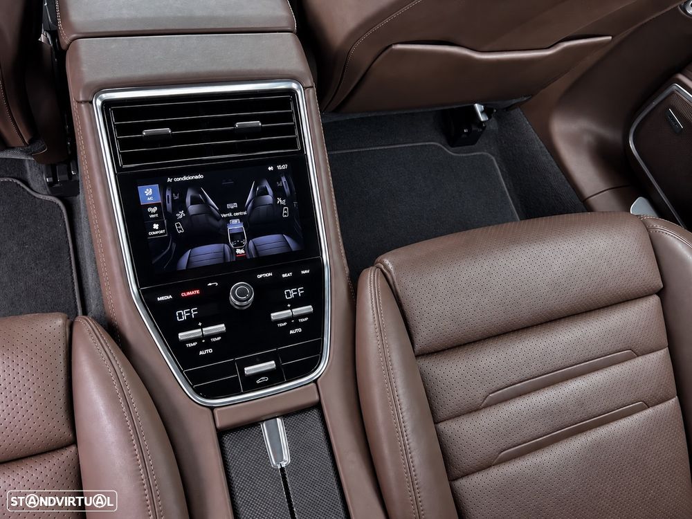 Porsche Panamera 4 E-Hybrid Executive - 15