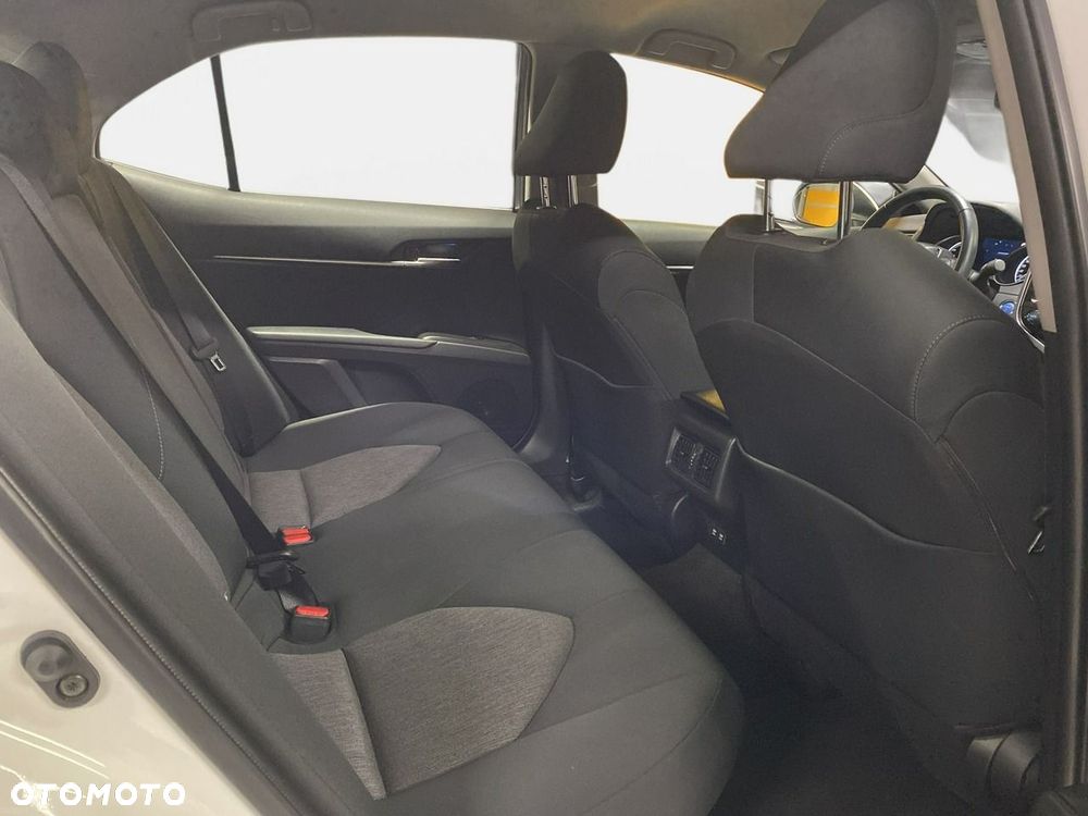 Toyota Camry - 16