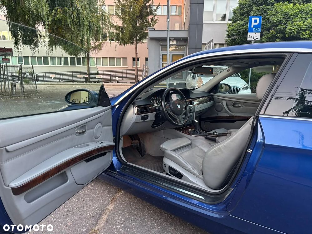 BMW Seria 3 335xi - 14