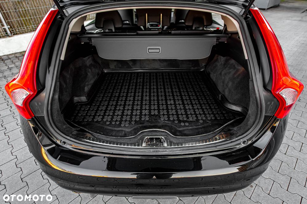 Volvo V60 D3 Geartronic Summum - 36