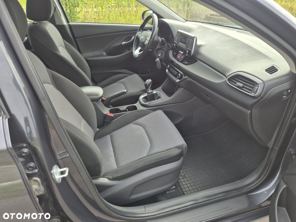 Hyundai i30 1.5 DPI Classic + - 17