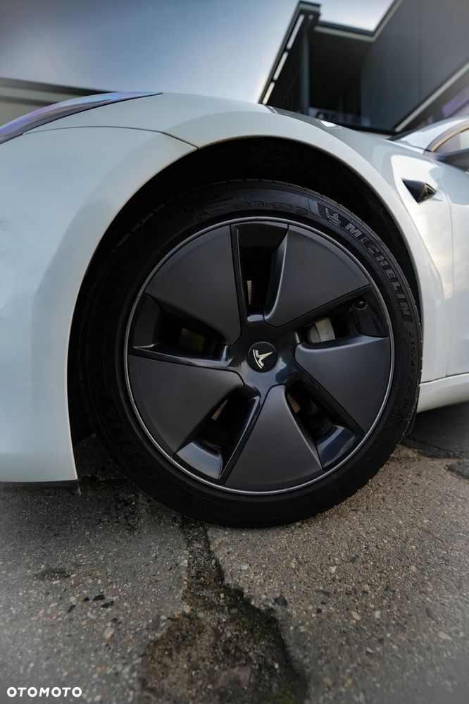 Tesla Model 3 - 7