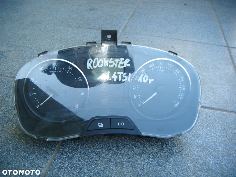 skoda roomster 10r  1.2 tsi licznik- zegar  5j0920810e