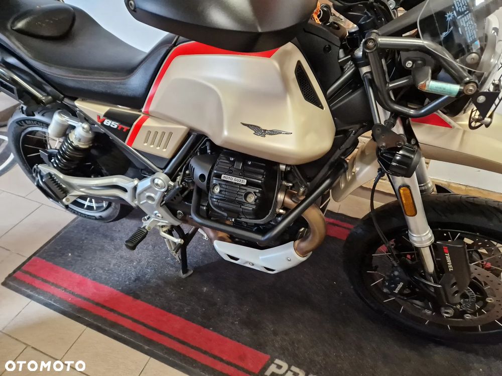 Moto Guzzi V85 - 33