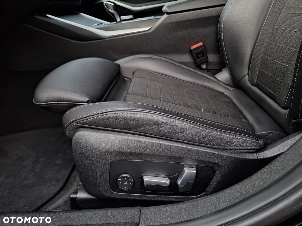 BMW Seria 3 320d MHEV Sport Line - 13