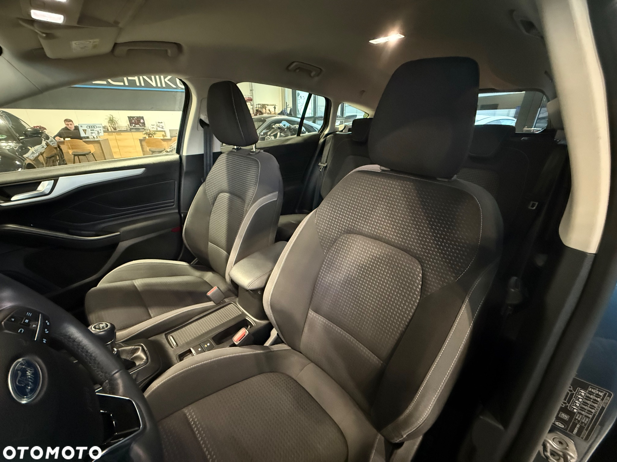 Ford Focus 1.0 EcoBoost Active Business - 8
